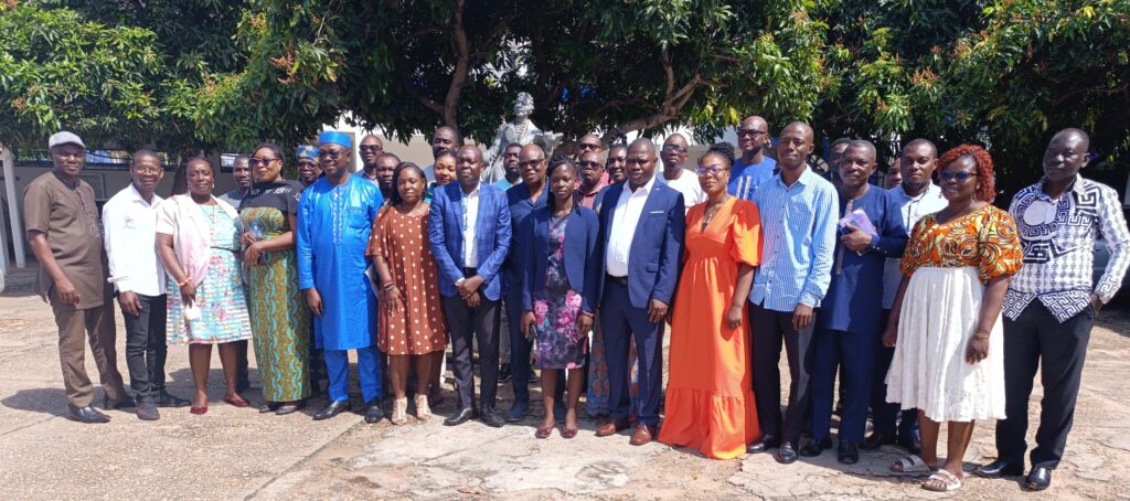 Photo de famille lors de la cérémonie d’ouverture de la formation des démultiplicateurs